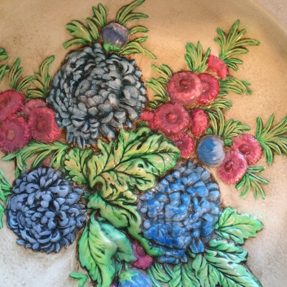 Vintage large Plate 3D relief wall art hand painted flowers 14.5" heavy signed - Picture 4 of 7
